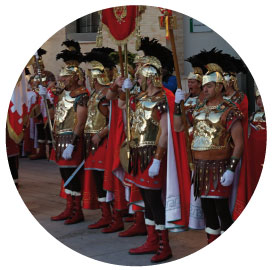 Soldados romanos representan la autoridad de Roma.