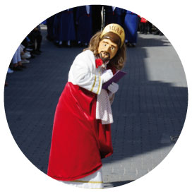 Figuras que recrean los momentos signiﬁcativos de la Pasión de Cristo.