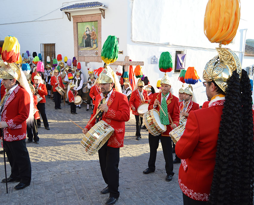Judíos coliblancos y colinegros desfilando